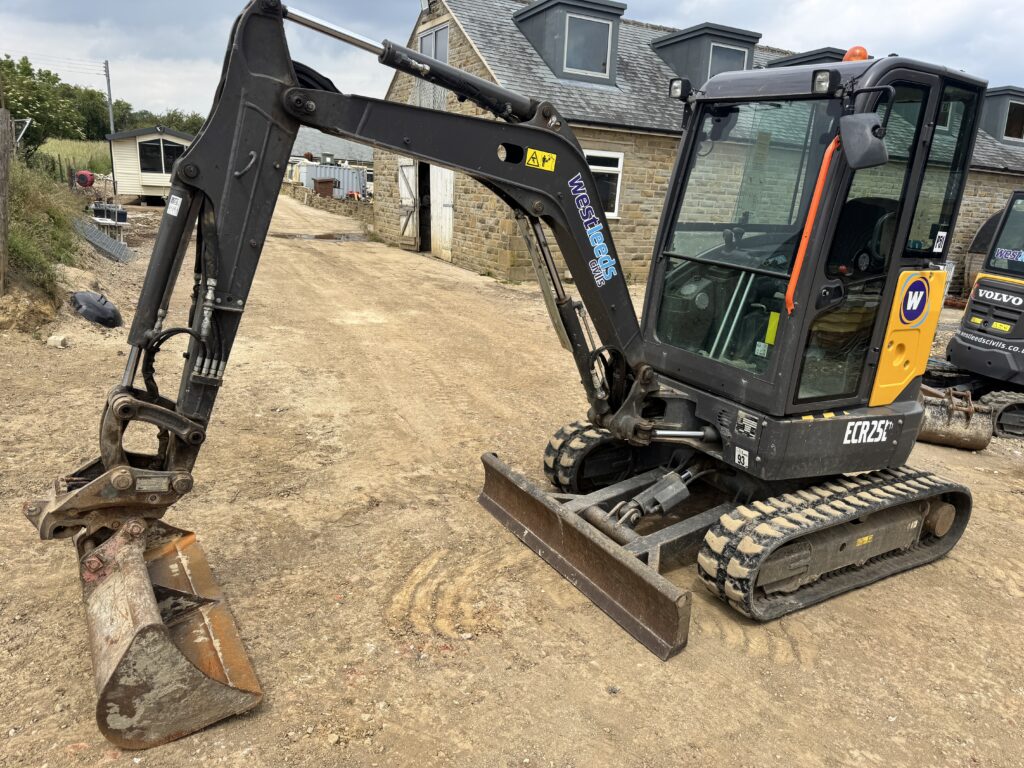 2024 VOLVO ECR25D - 1 Owner