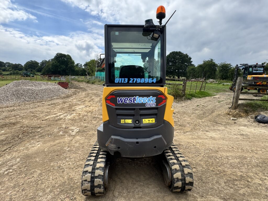 2024 VOLVO ECR25D - 1 Owner