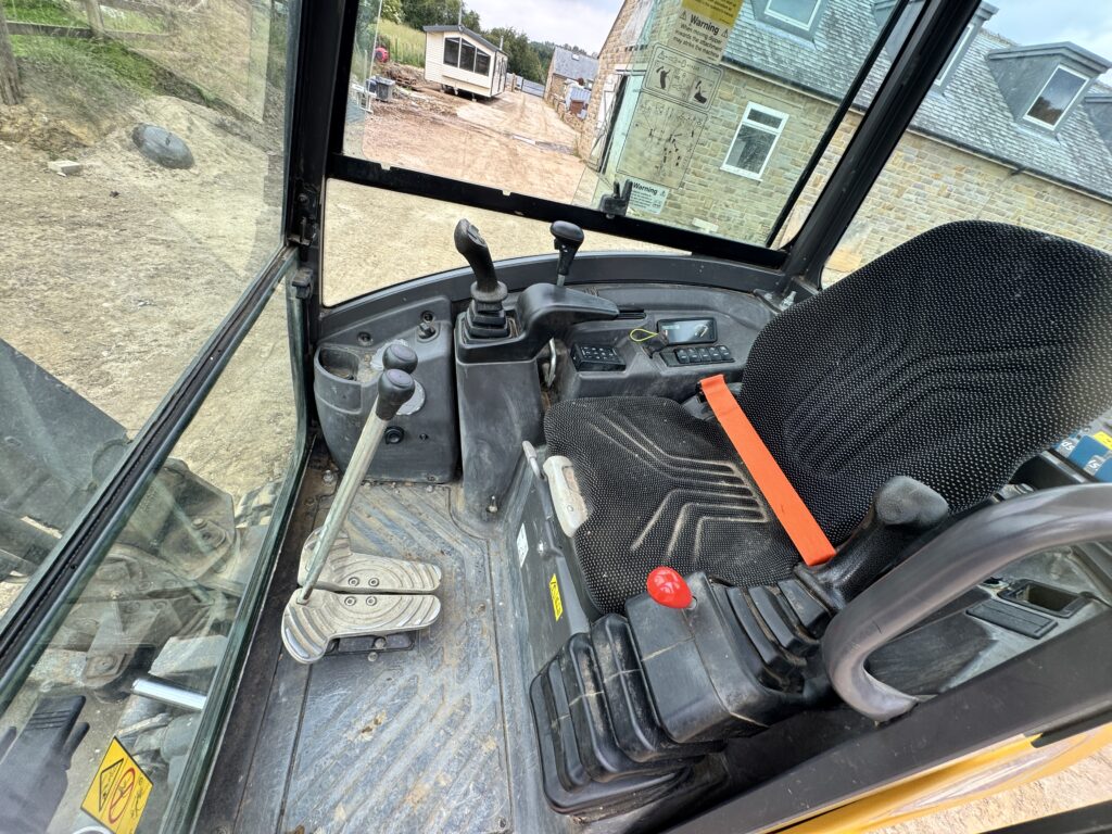 2024 VOLVO ECR25D - 1 Owner