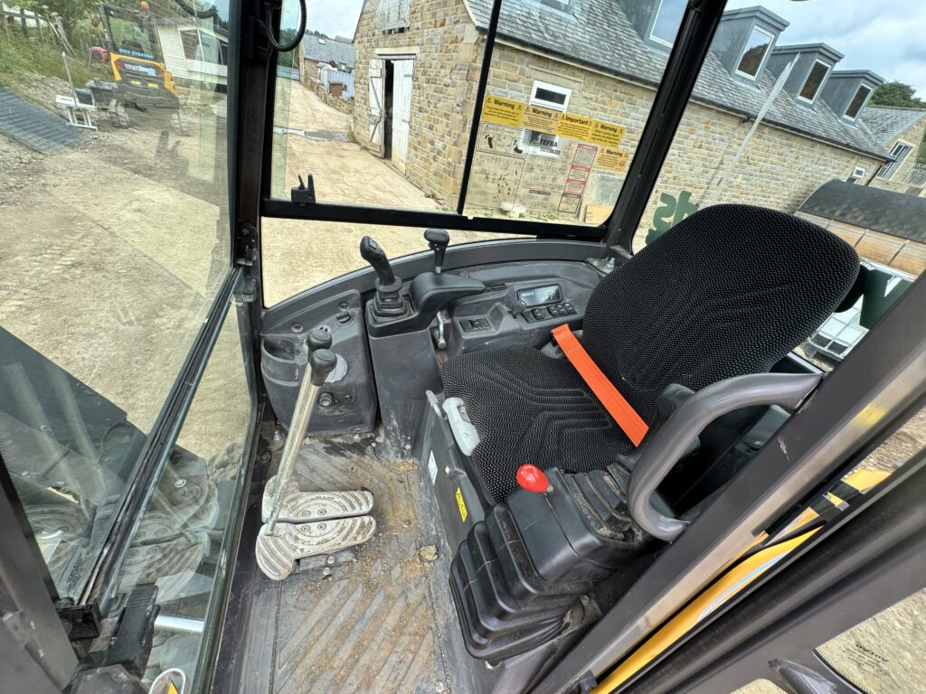 2024 VOLVO ECR25D - ONLY 417hrs - 1 Owner