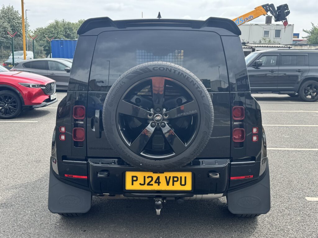 24/24 Land Rover Defender 90 3.0 H/Top Commercial