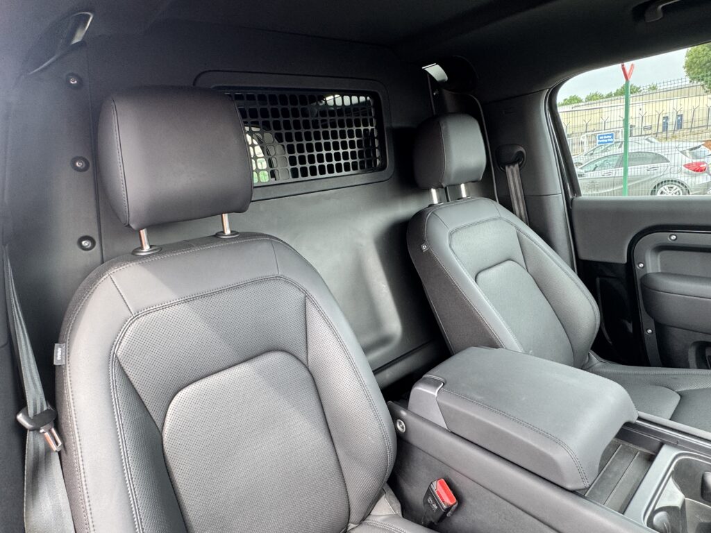24/24 Land Rover Defender 90 3.0 H/Top Commercial